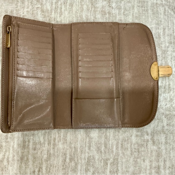 ✨💎LOUIS VUITTON💎✨ MAHINA WALLET WITH BOX AND GIFT! - Picture 8 of 12